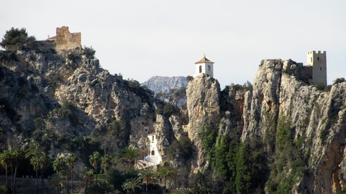 The spectacular approach to Guadalest