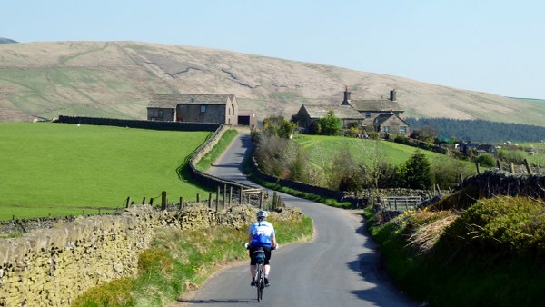 Helen heads deep into the Pennine country above Macclesfield Helen heads deep into the Pennine country above Macclesfield