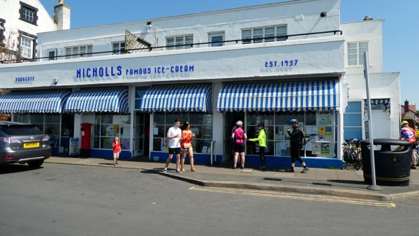 Time for ice-cream in Parkgate