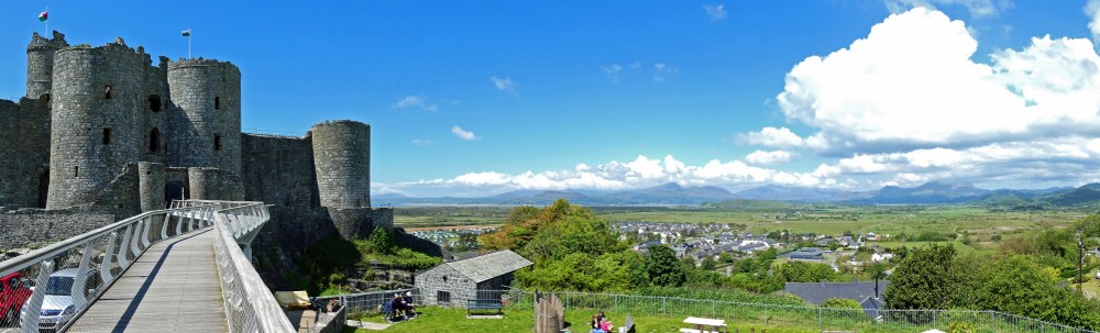 Lunchtime view from Harlech Caffi Castell