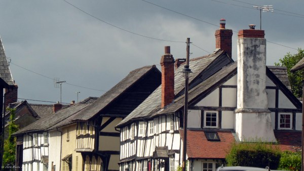 Pembridge black and white, not a straight line in sight