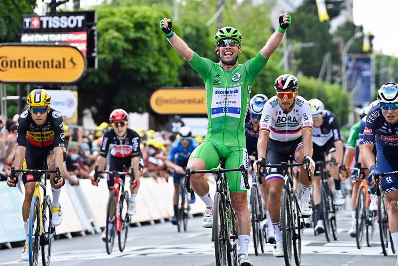 Mark Cavendish takes his second stage victory of the 2021 Tour in Chateauroux